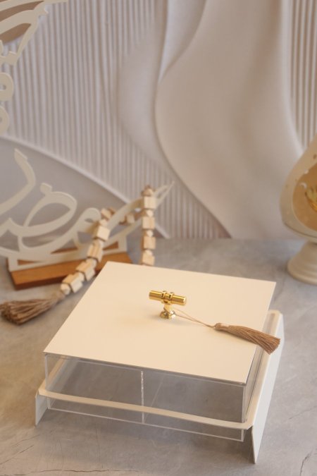 مضيفة مربع مقطع 4 قطع مع غطا 