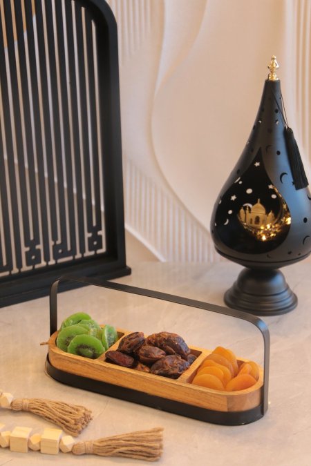 مضيفة خشب مع حديد اسود 