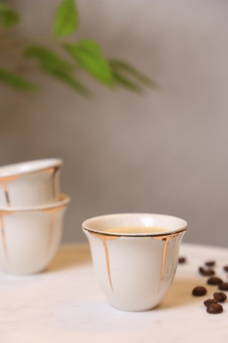 فناجين قهوة سادة ابيض حز ذهبي