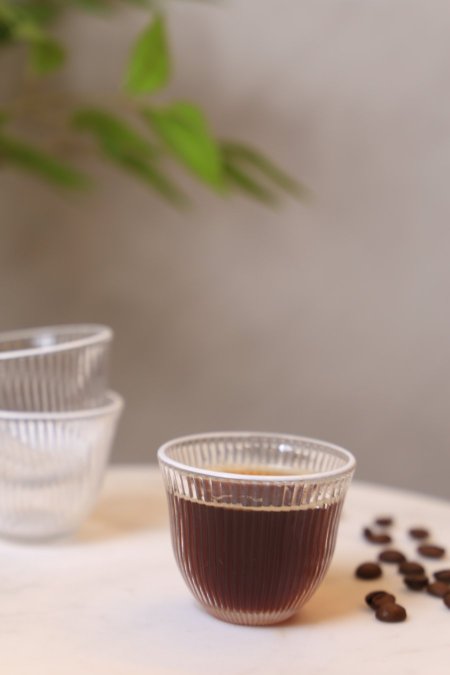 فناجين قهوة سادة 12 شفاف محزز حيف ابيض