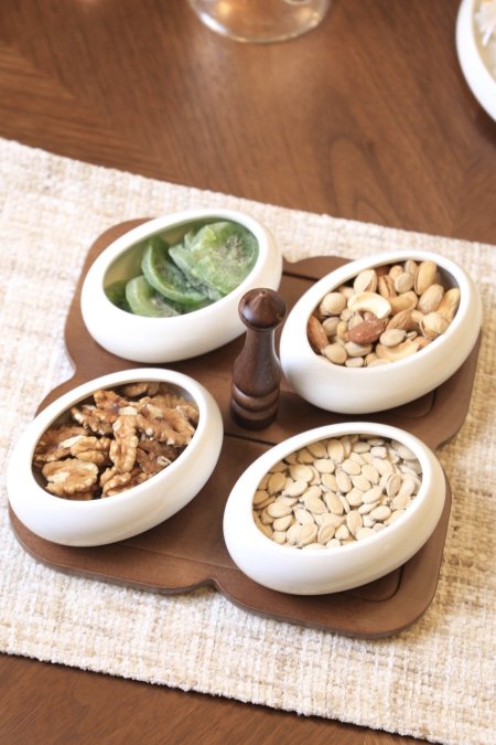 مضيفة خشب مربع مع 4صحون بورسلان