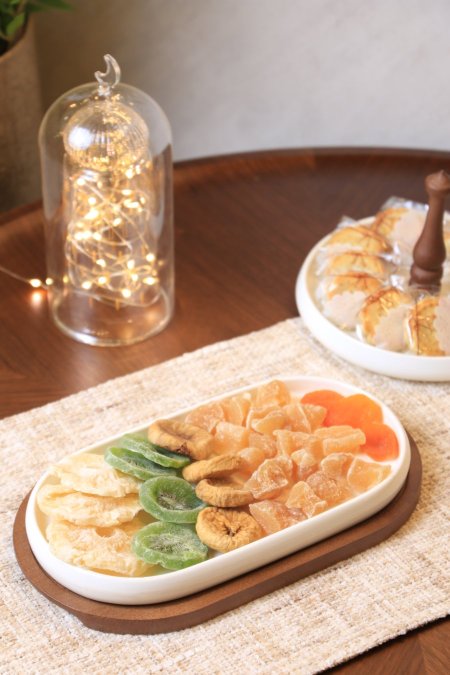 صحن بورسلان بيضاوي مع قاعدة خشب