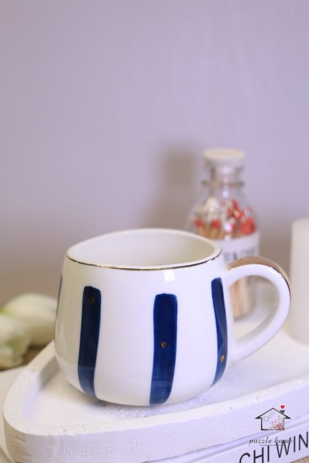 مجّ ابيض وازرق محزز ذهبي