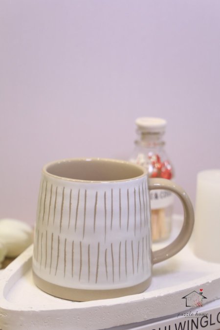 مجّ محزز بيج وابيض